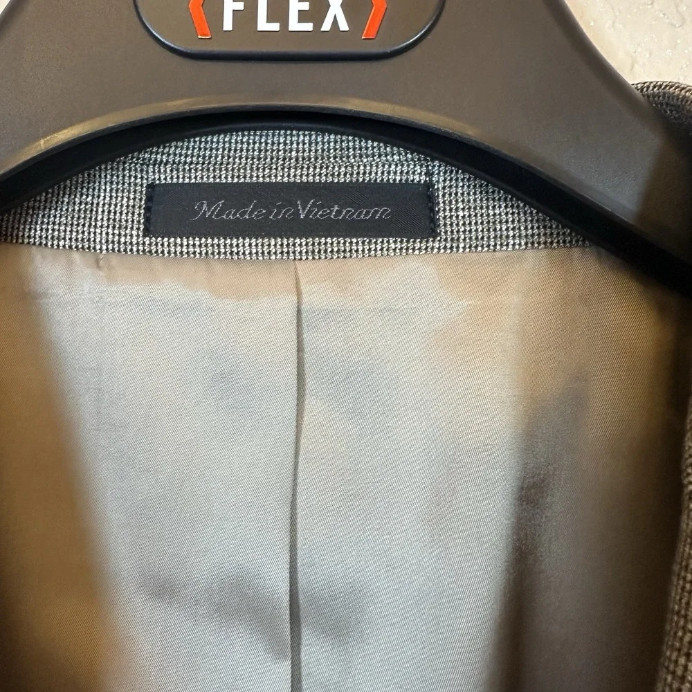 Van‎ Heusen Flex Slim 2 Button Jacket Blazer Mens 44 R Gray Black Striped EUC